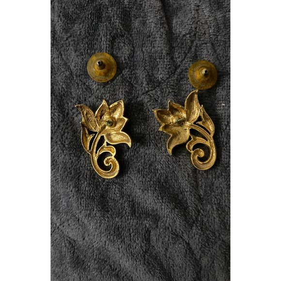 Vintage Avon Lotus Flower Earrings - Picture 2 of 2